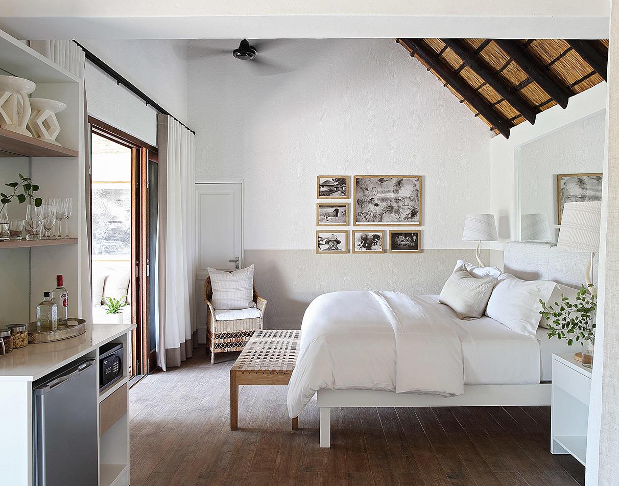 Bright double bedroom with natural sunlight at Londolozi Varty Camp.