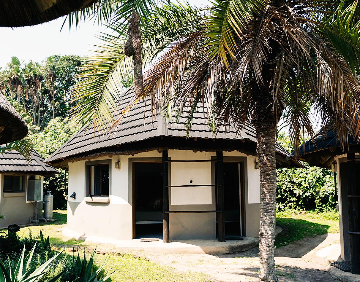 Small hut accomodation unit at Lambazi Lodge.