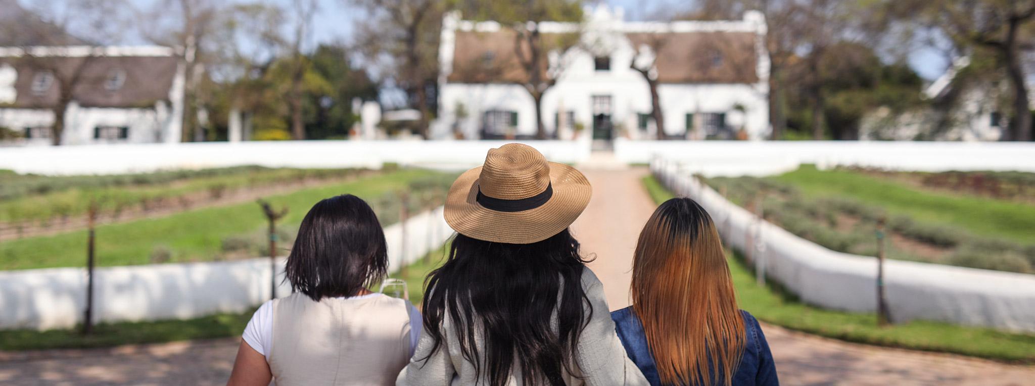 The friends an a wine tour as part of a tailor-made South Africa tour.
