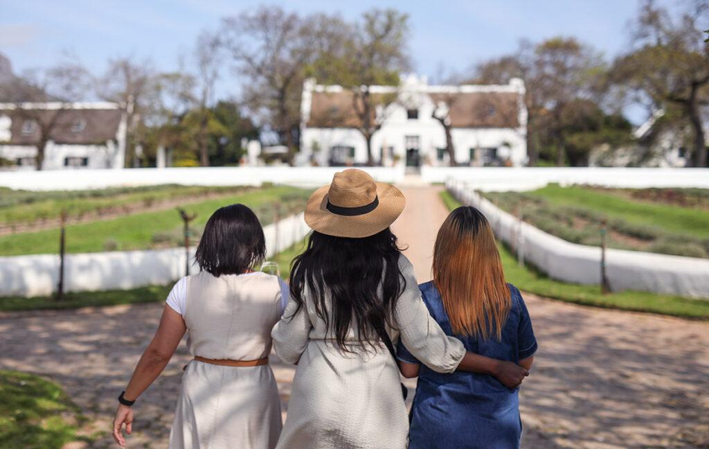 The friends an a wine tour as part of a tailor-made South Africa tour.