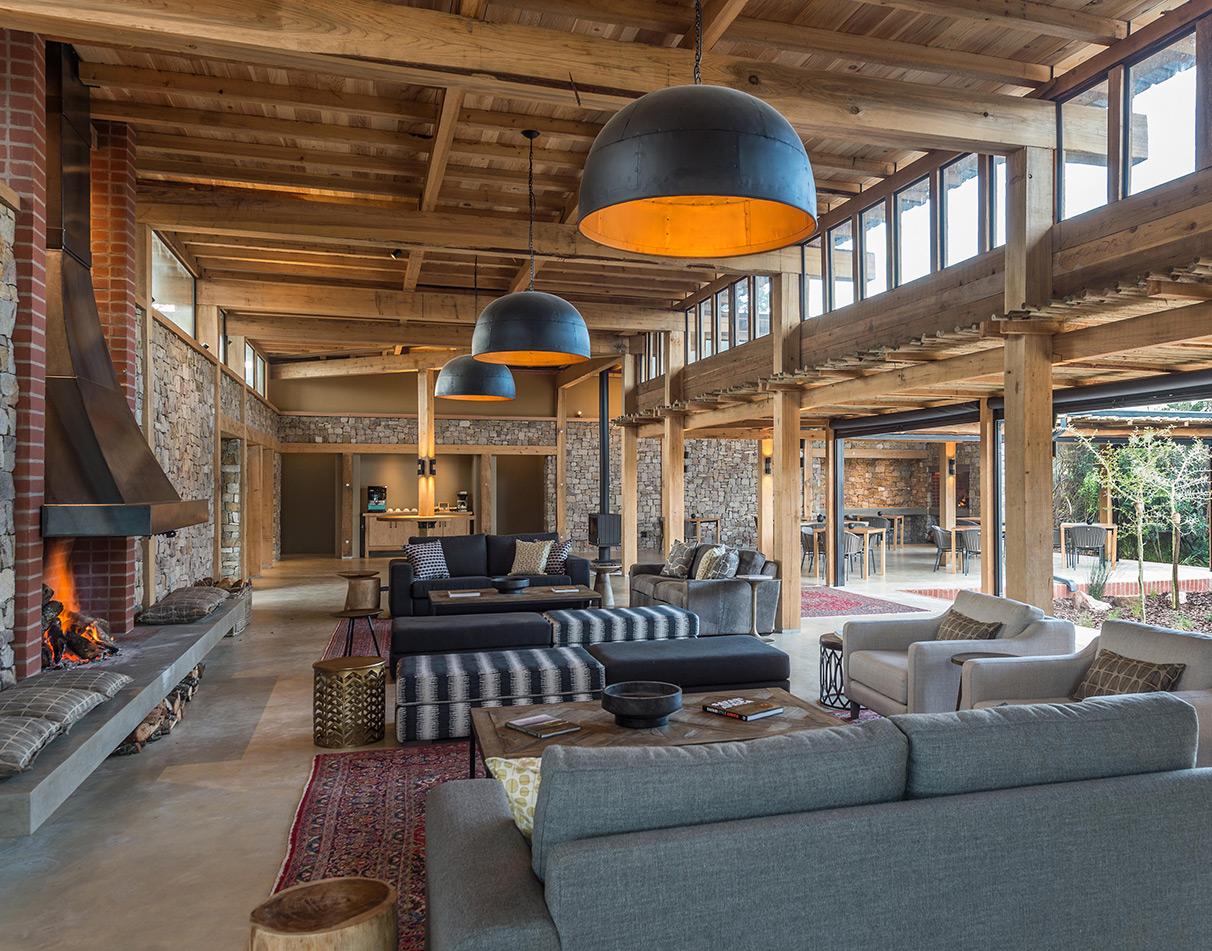 Spacious lounge with fireplace at Ukhozi Lodge